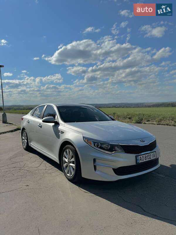 Седан Kia Optima 2017 в Тячеве