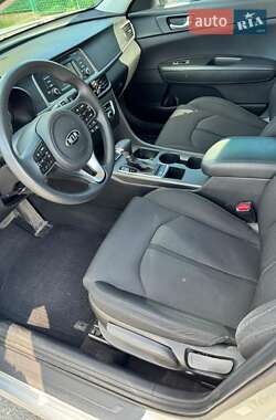 Седан Kia Optima 2017 в Тячеве