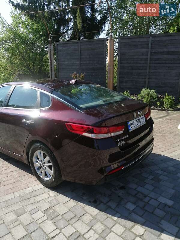 Седан Kia Optima 2016 в Ровно