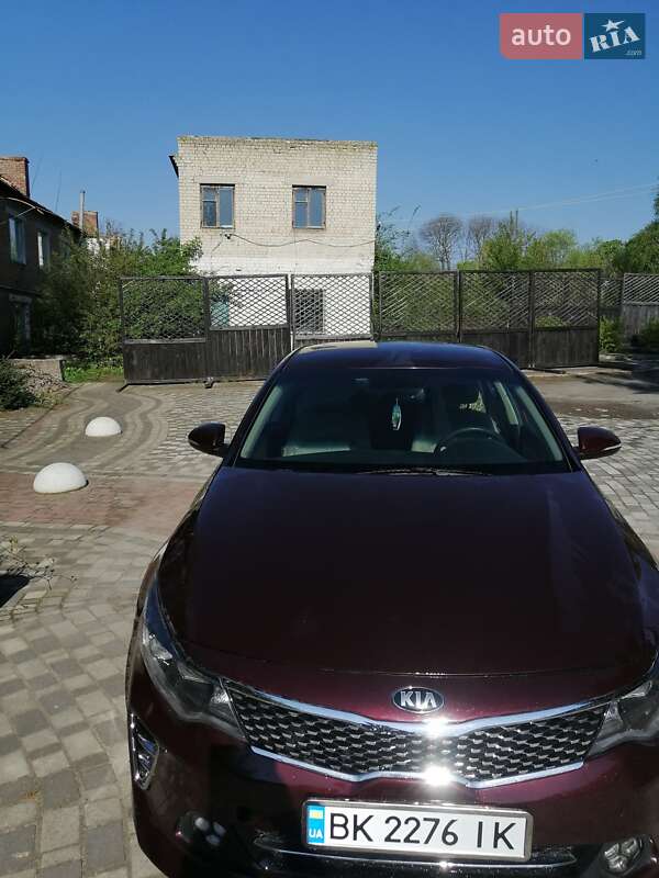 Седан Kia Optima 2016 в Ровно