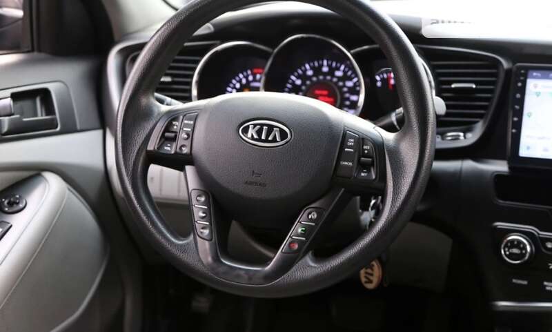 Седан Kia Optima 2011 в Украинке