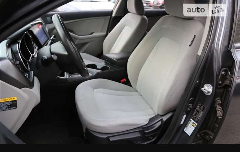 Седан Kia Optima 2011 в Украинке
