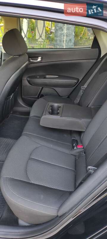 Седан Kia Optima 2016 в Ровно