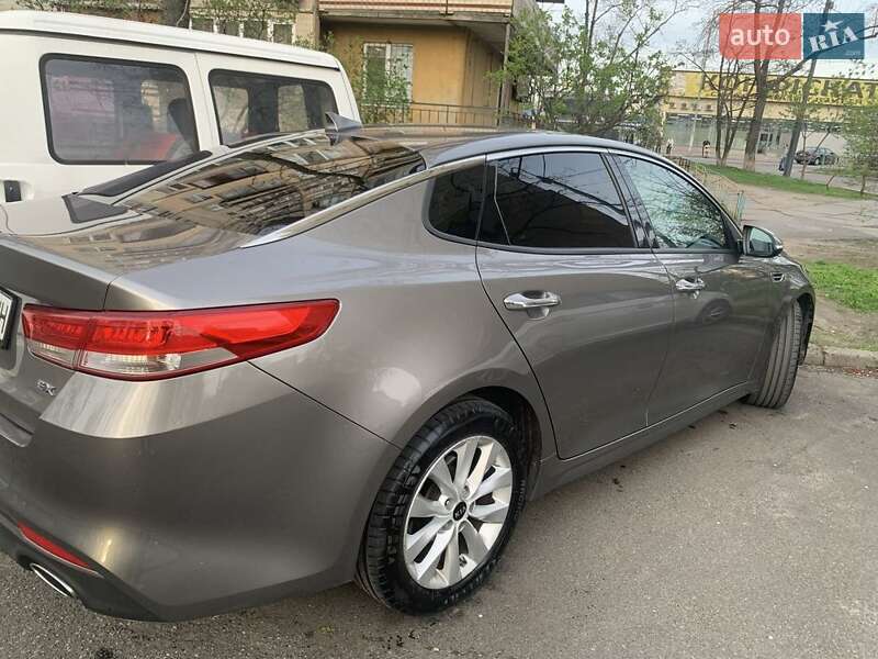 Седан Kia Optima 2016 в Киеве