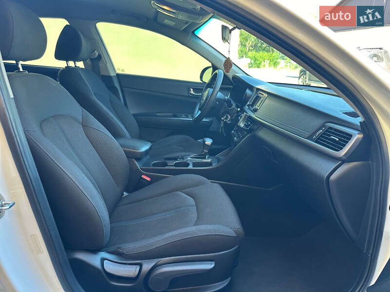 Седан Kia Optima 2016 в Измаиле