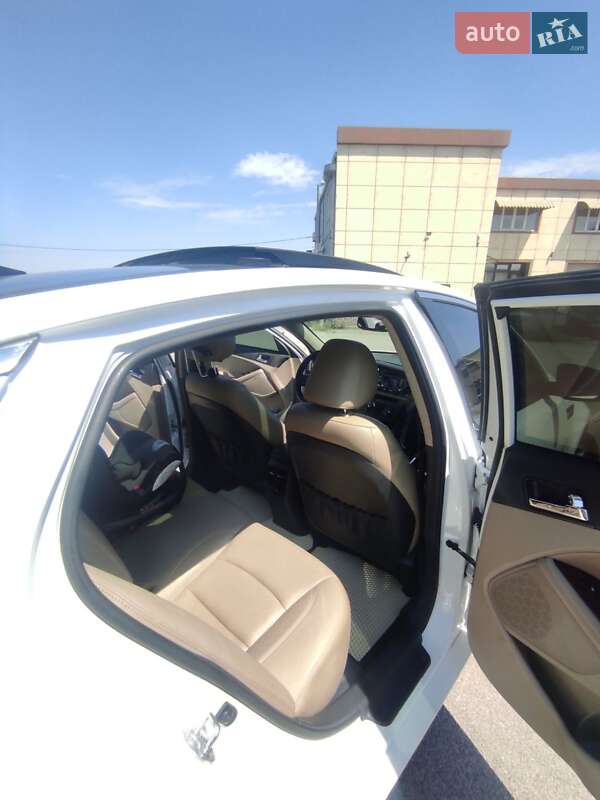 Седан Kia Optima 2013 в Днепре