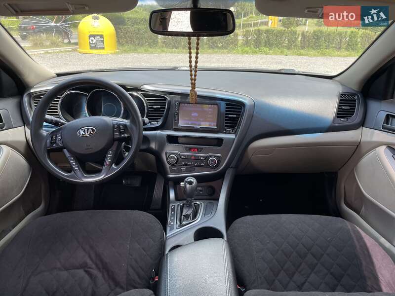 Седан Kia Optima 2012 в Умани
