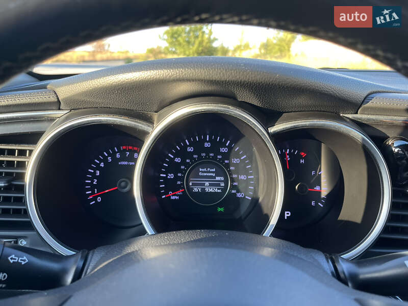 Седан Kia Optima 2014 в Кривом Роге