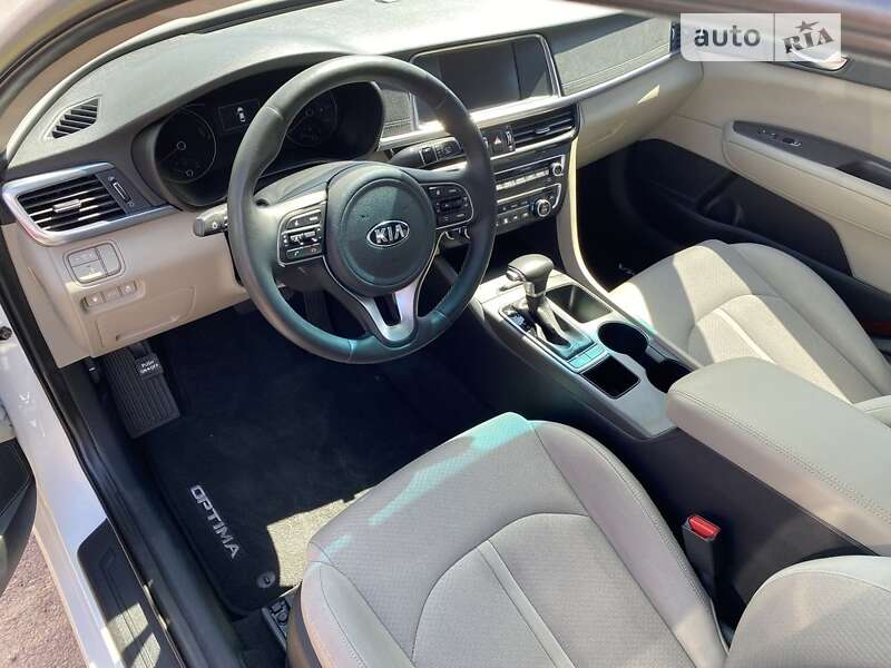 Седан Kia Optima 2017 в Одессе