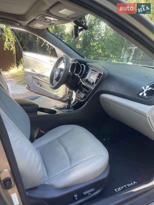 Седан Kia Optima 2015 в Киеве
