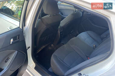 Седан Kia Optima 2013 в Києві
