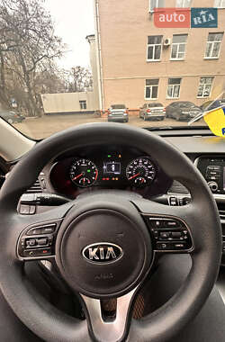 Седан Kia Optima 2016 в Запоріжжі