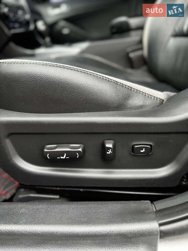 Седан Kia Optima 2011 в Миргороді