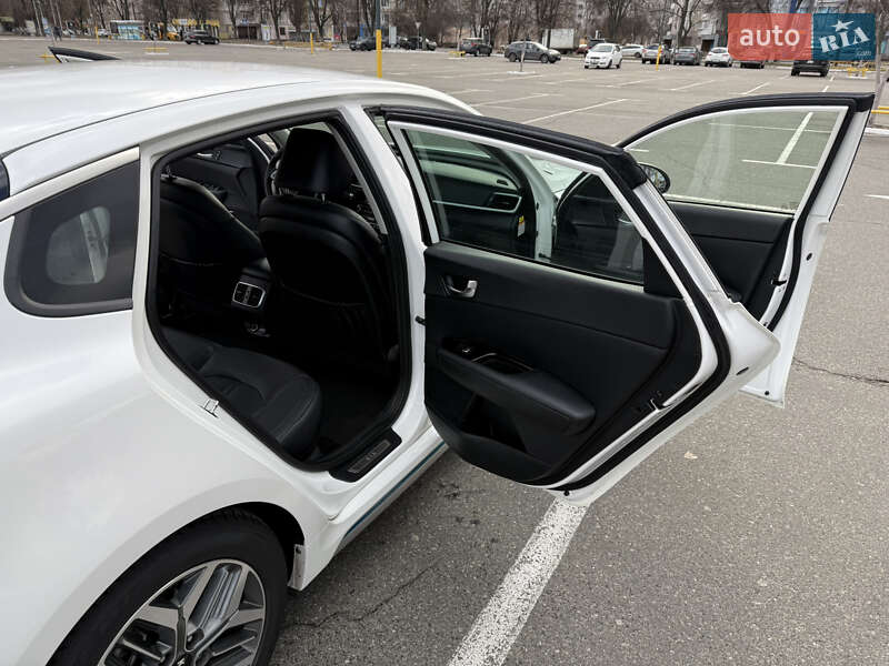 Седан Kia Optima 2019 в Киеве