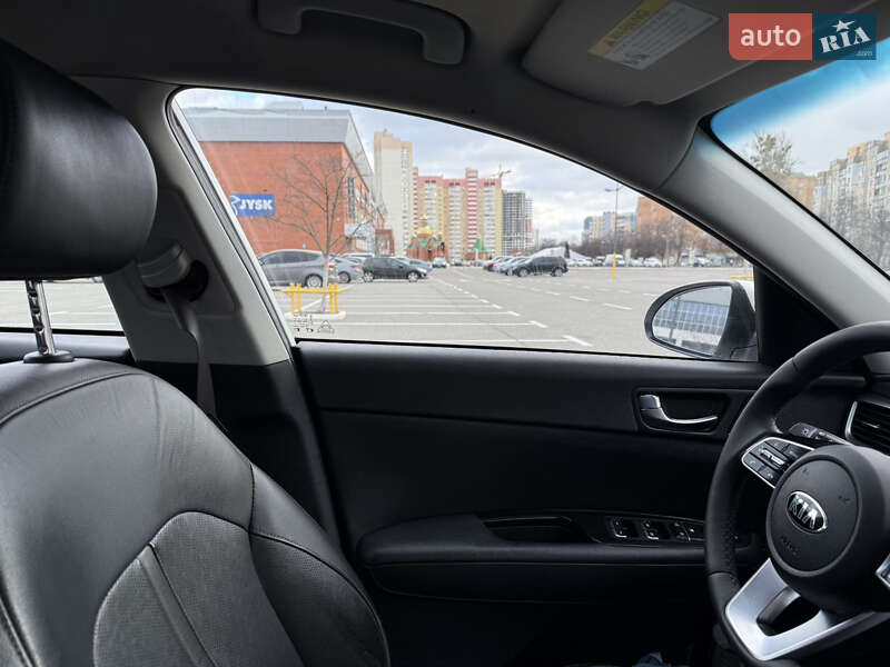 Седан Kia Optima 2019 в Киеве