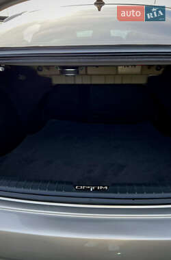 Седан Kia Optima 2012 в 