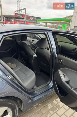 Седан Kia Optima 2015 в 