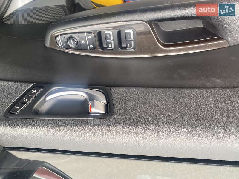 Седан Kia Optima 2016 в Киеве