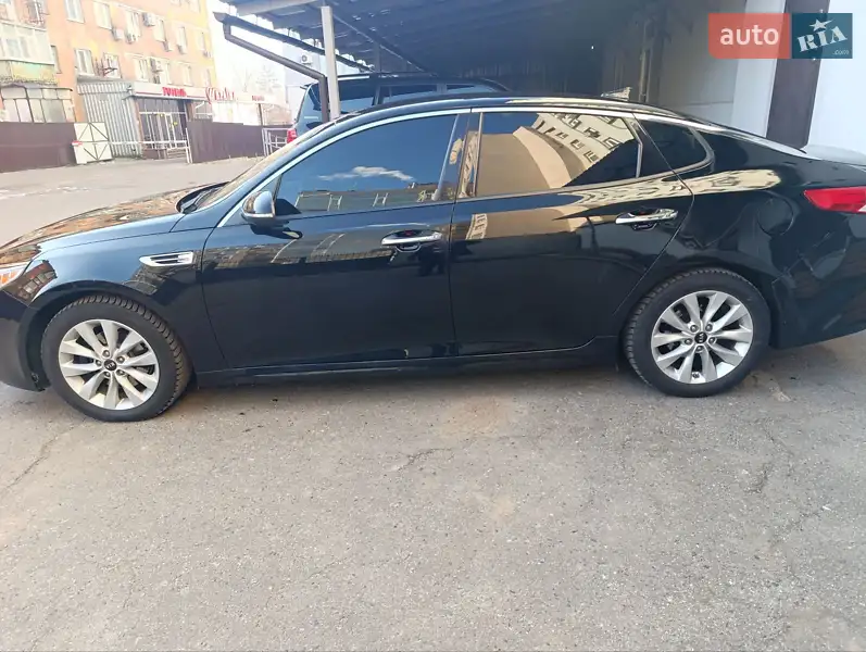 Седан Kia Optima 2016 в 
