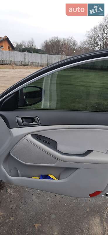 Седан Kia Optima 2015 в Обухове