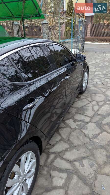 Седан Kia Optima 2014 в Киеве