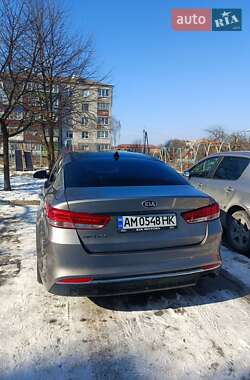 Седан Kia Optima 2016 в Полонному