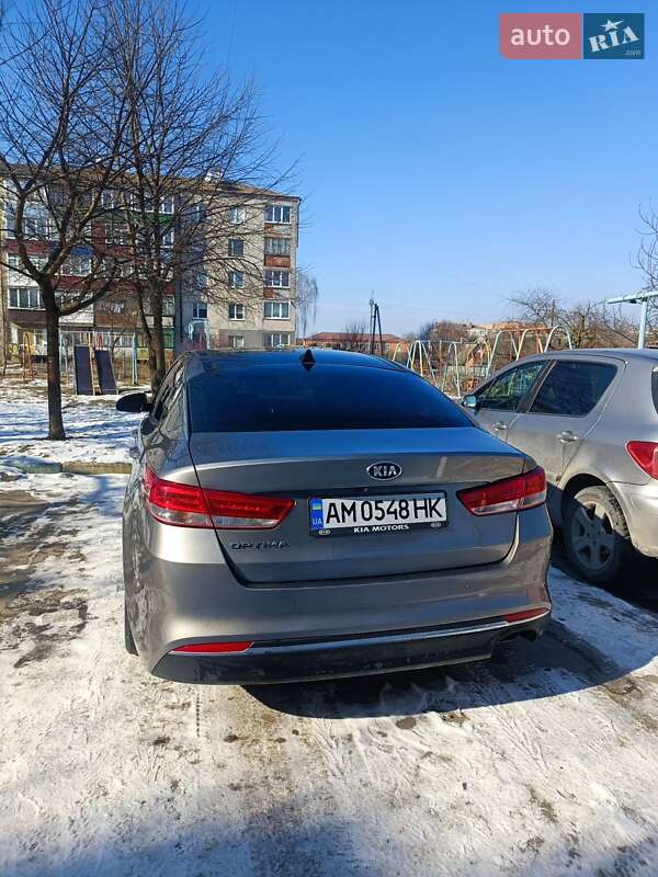 Седан Kia Optima 2016 в Полонному