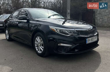 Седан Kia Optima 2019 в 
