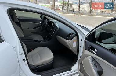 Седан Kia Optima 2015 в 