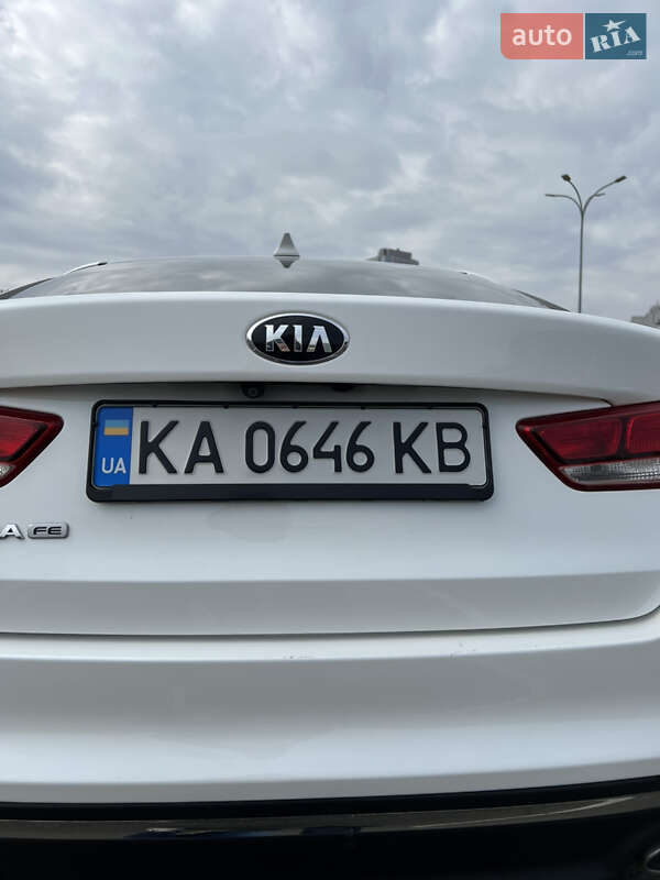 Седан Kia Optima 2016 в Киеве