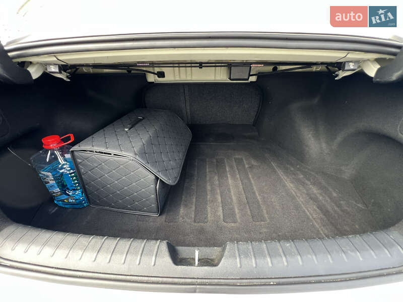 Седан Kia Optima 2016 в Киеве