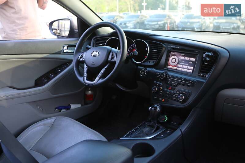Седан Kia Optima 2012 в Харкові