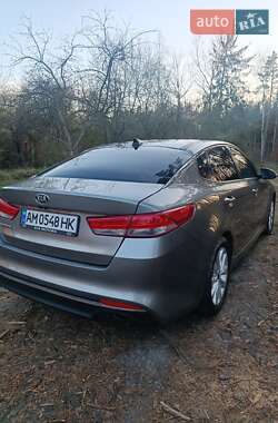 Седан Kia Optima 2016 в Полонному