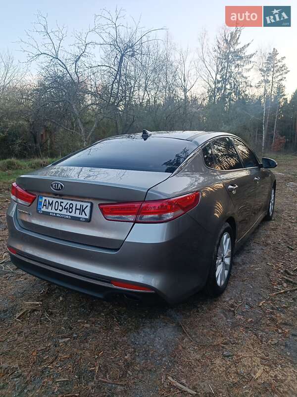 Седан Kia Optima 2016 в Полонному