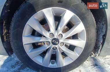 Седан Kia Optima 2016 в Полонному