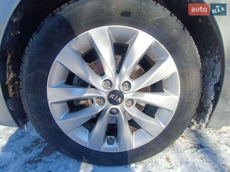 Седан Kia Optima 2016 в Полонному