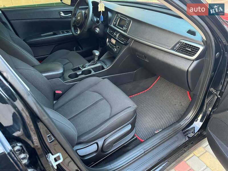 Седан Kia Optima 2016 в Черкасах