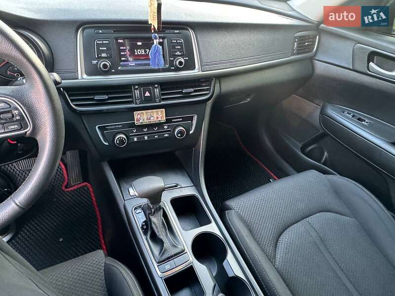 Седан Kia Optima 2016 в Черкасах
