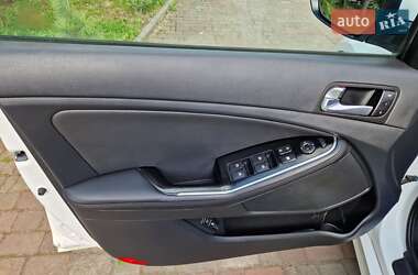 Седан Kia Optima 2015 в 