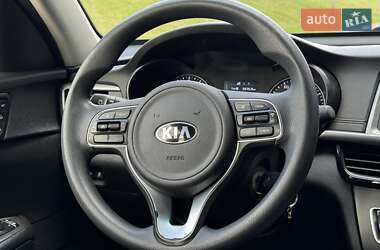 Седан Kia Optima 2016 в 