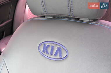 Седан Kia Optima 2012 в 
