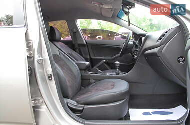 Седан Kia Optima 2012 в 