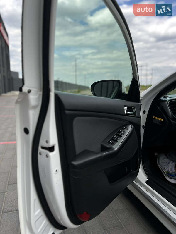 Седан Kia Optima 2014 в Первомайске