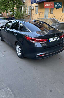 Седан Kia Optima 2015 в 