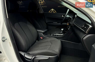 Седан Kia Optima 2016 в 