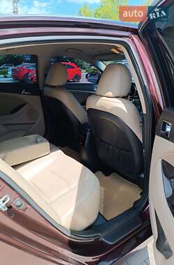 Седан Kia Optima 2012 в 