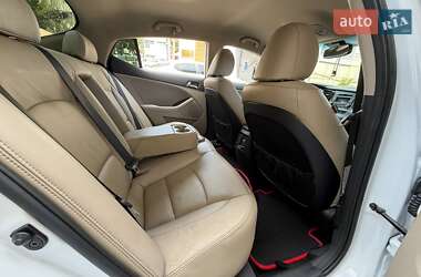 Седан Kia Optima 2012 в 