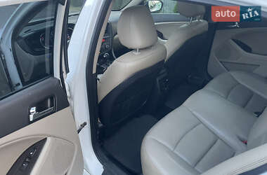 Седан Kia Optima 2012 в 