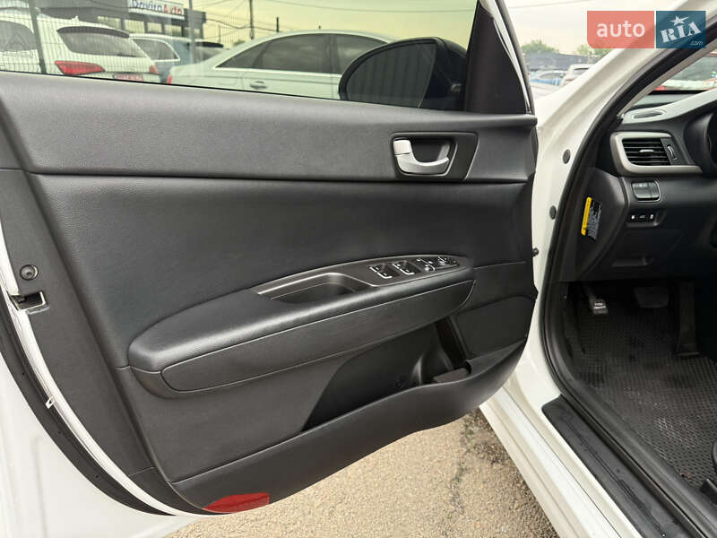Седан Kia Optima 2016 в Киеве
