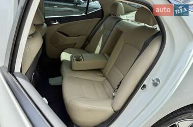 Седан Kia Optima 2013 в 